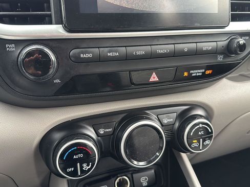 Used 2023 Hyundai Venue SEL w/ Cargo Package image 23