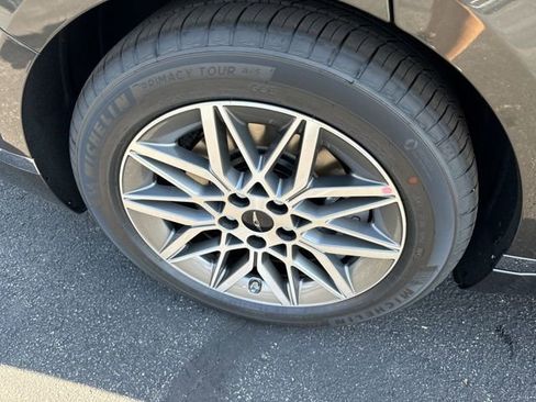 Used 2025 Genesis G80 2.5T image 15