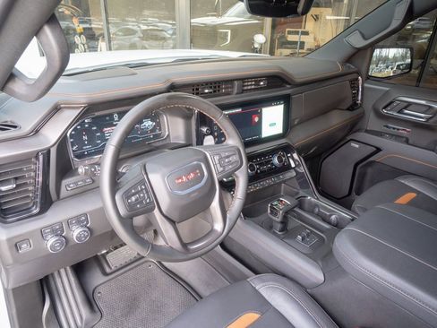 Used 2025 GMC Sierra 1500 AT4 w/ AT4 Premium Package image 9