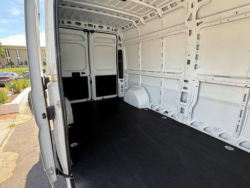 Used 2025 RAM ProMaster 2500 w/ Convenience Group FWD image 14