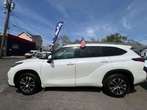 Used 2021 Toyota Highlander XLE image 5