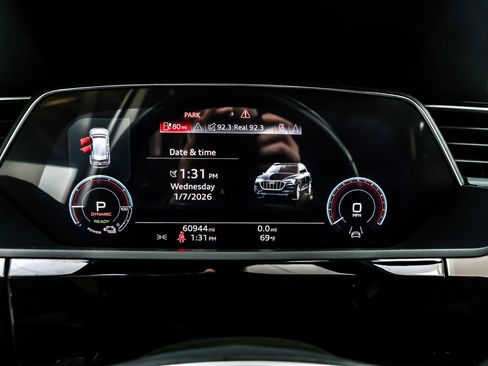 Used 2022 Audi e-tron Premium image 18