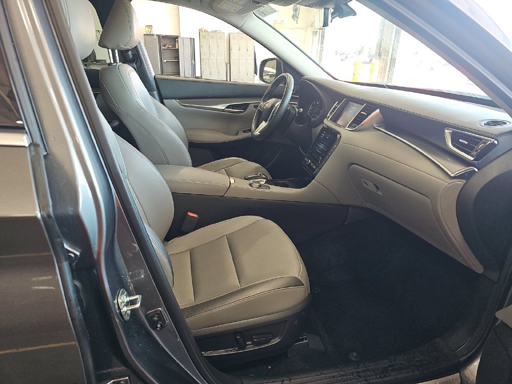 Used 2023 INFINITI QX50 Luxe AWD/4WD image 5