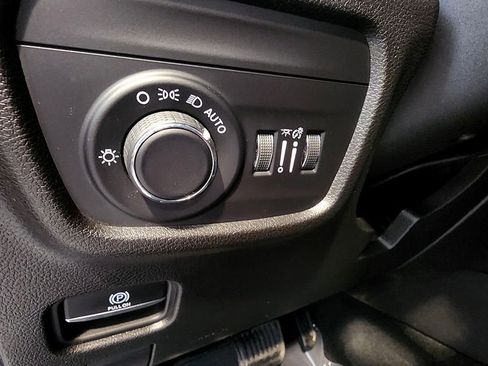 Used 2023 Jeep Grand Cherokee Laredo AWD/4WD image 18