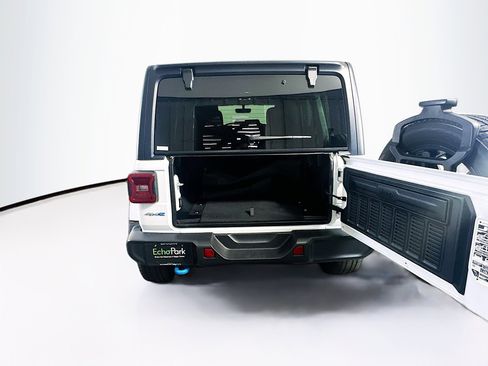 Used 2023 Jeep Wrangler Unlimited Sahara AWD/4WD image 29
