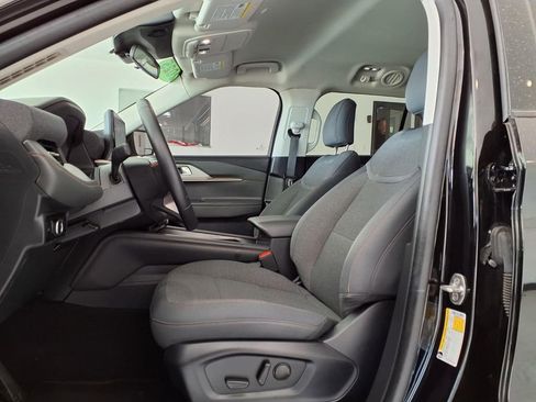 Used 2025 Ford Explorer Active AWD/4WD image 12