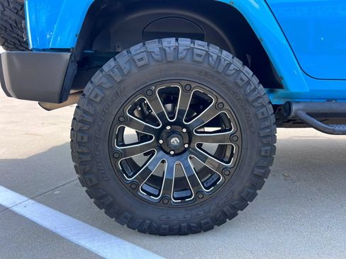 Used 2017 Jeep Wrangler Unlimited Sahara w/ Connectivity Group AWD/4WD image 54