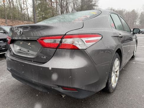 Used 2020 Toyota Camry LE image 11