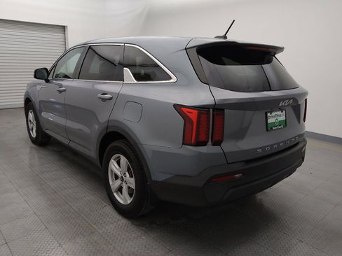Used 2022 Kia Sorento LX image 5