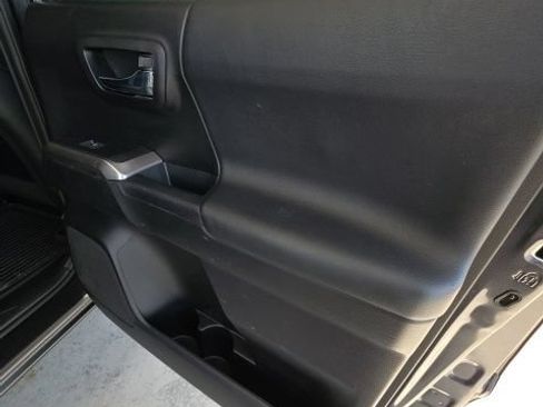 Used 2021 Toyota Tacoma Limited AWD/4WD image 19