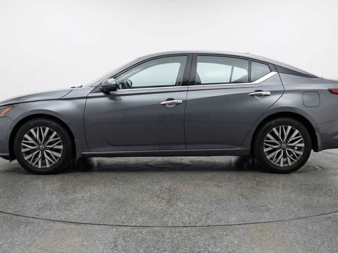 Used 2025 Nissan Altima 2.5 SV image 5