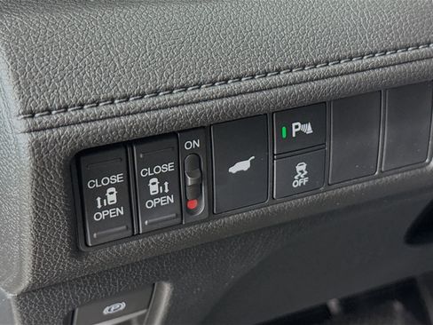 New 2026 Honda Odyssey Touring image 9