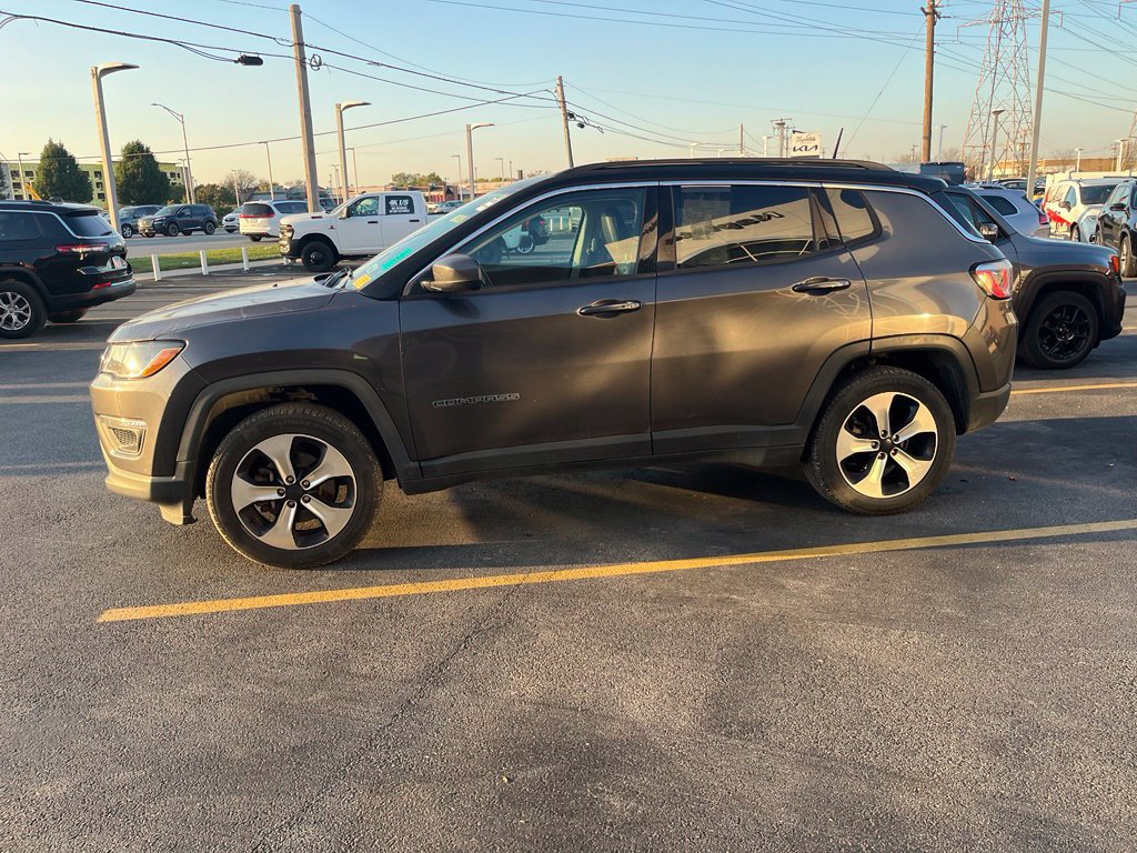 Used 2025 Jeep Compass Trailhawk AWD/4WD image 3
