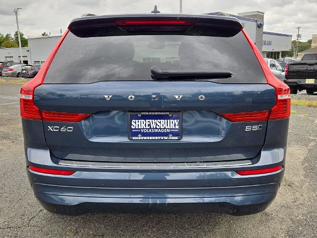 Used 2022 Volvo XC60 B5 Momentum w/ Climate Package AWD/4WD image 5