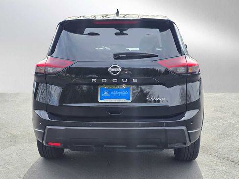 Used 2024 Nissan Rogue SV image 4