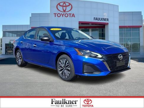 Used 2025 Nissan Altima 2.5 SV AWD/4WD image 1