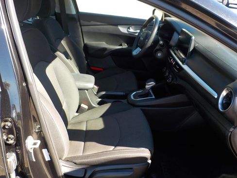 Used 2023 Kia Forte LXS image 16