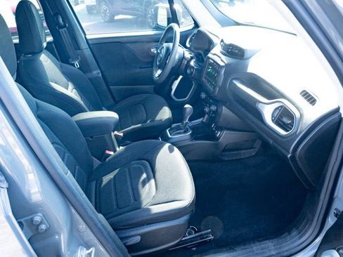 Used 2020 Jeep Renegade Latitude w/ UConnect 8.4 Nav Group image 38