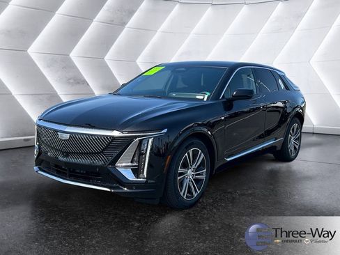 New 2025 Cadillac Lyriq Luxury w/ LPO, Floor Liner Package RWD image 1