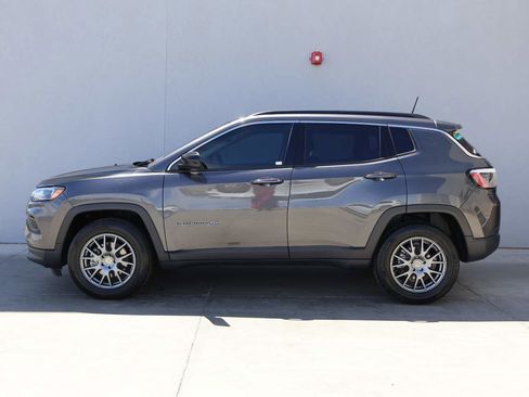 Used 2022 Jeep Compass Latitude AWD/4WD image 2