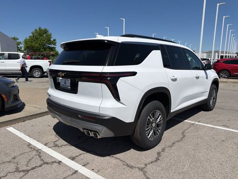 New 2026 Chevrolet Traverse LT FWD image 3