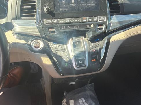 Used 2023 Honda Odyssey Elite image 2