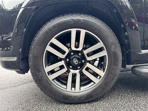 Used 2020 Toyota 4Runner image 11