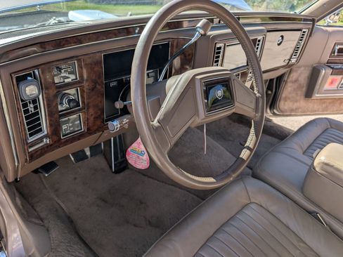 Used 1990 Cadillac Brougham image 70