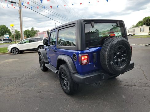 Used 2019 Jeep Wrangler Sport AWD/4WD image 7