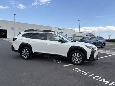 Certified 2025 Subaru Outback Premium AWD/4WD image 7