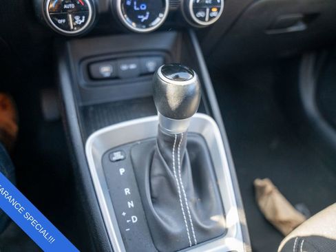 Used 2024 Hyundai Venue SEL image 24