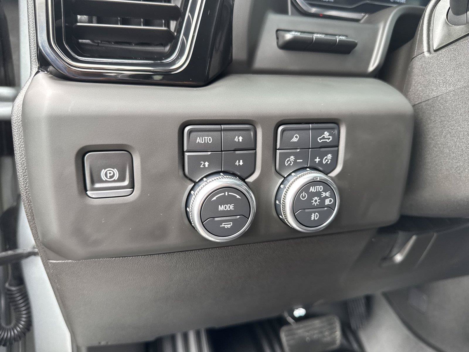Used 2025 GMC Sierra 2500 AT4 w/ AT4 Premium Plus Package AWD/4WD image 20
