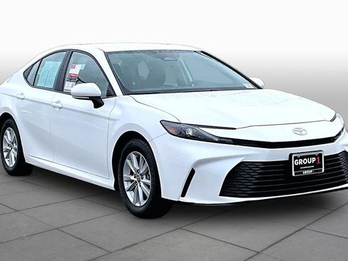 Used 2025 Toyota Camry LE FWD image 2