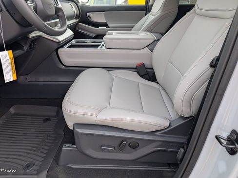 New 2025 Ford Expedition Active image 9