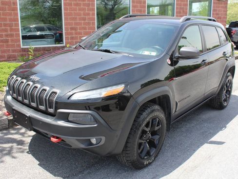Used 2014 Jeep Cherokee Trailhawk w/ Technology Group AWD/4WD image 2