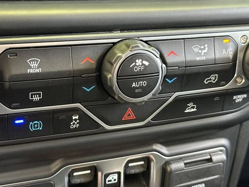 Used 2023 Jeep Wrangler Unlimited Rubicon 4xe AWD/4WD image 24