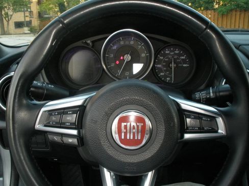 Used 2018 FIAT 124 Spider Classica w/ Technology & Siriusxm Group image 26