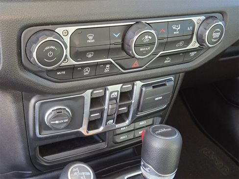 Used 2025 Jeep Gladiator Sport image 20