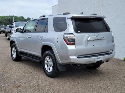 Used 2020 Toyota 4Runner SR5 AWD/4WD image 6