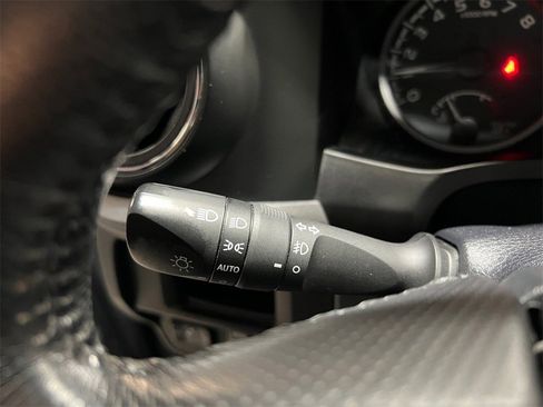 Used 2017 Toyota Tacoma TRD Sport image 36