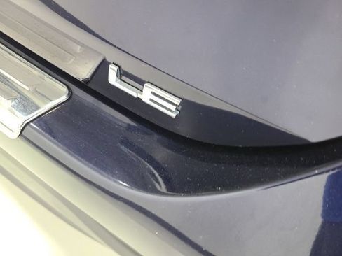 Used 2023 Toyota Highlander LE FWD image 12