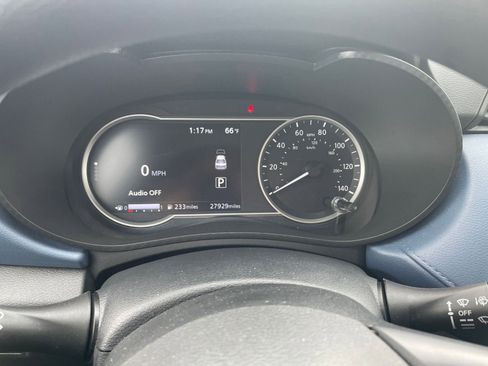 Used 2025 Nissan Versa SV image 38