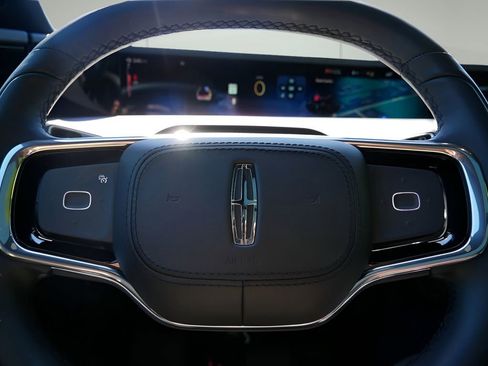 Certified 2025 Lincoln Nautilus Reserve w/ Jet Appearance Package AWD/4WD image 18