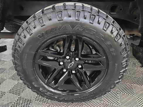 Used 2020 Chevrolet Silverado 1500 Custom Trail Boss w/ Custom Convenience Package image 13