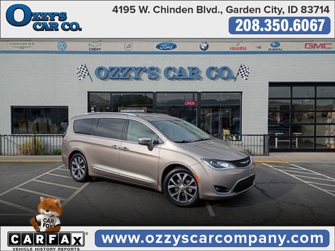 Used 2018 Chrysler Pacifica Limited image 1