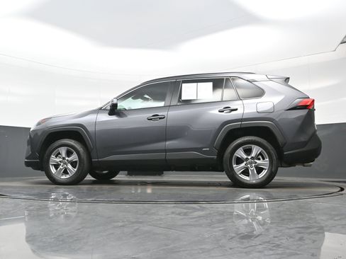 Used 2022 Toyota RAV4 LE AWD/4WD image 27