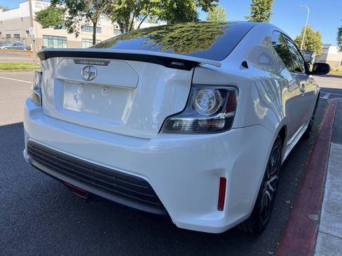 Used 2015 Scion tC FWD image 4