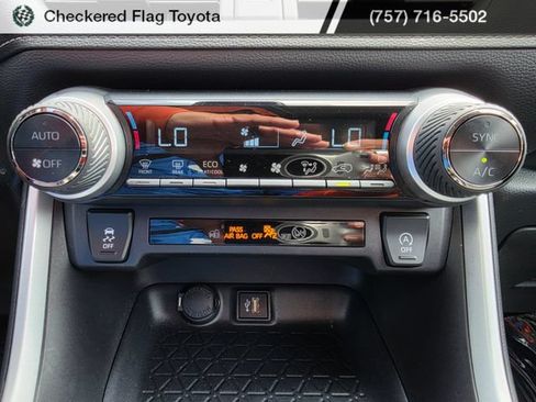Used 2025 Toyota RAV4 XLE FWD image 15