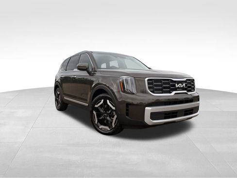 Used 2025 Kia Telluride S FWD image 7