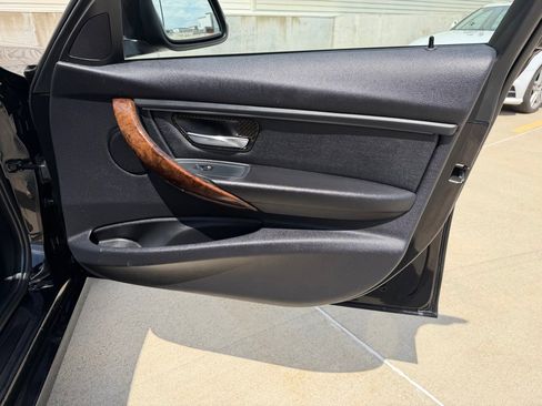 Used 2013 BMW 320i xDrive Sedan AWD/4WD image 28